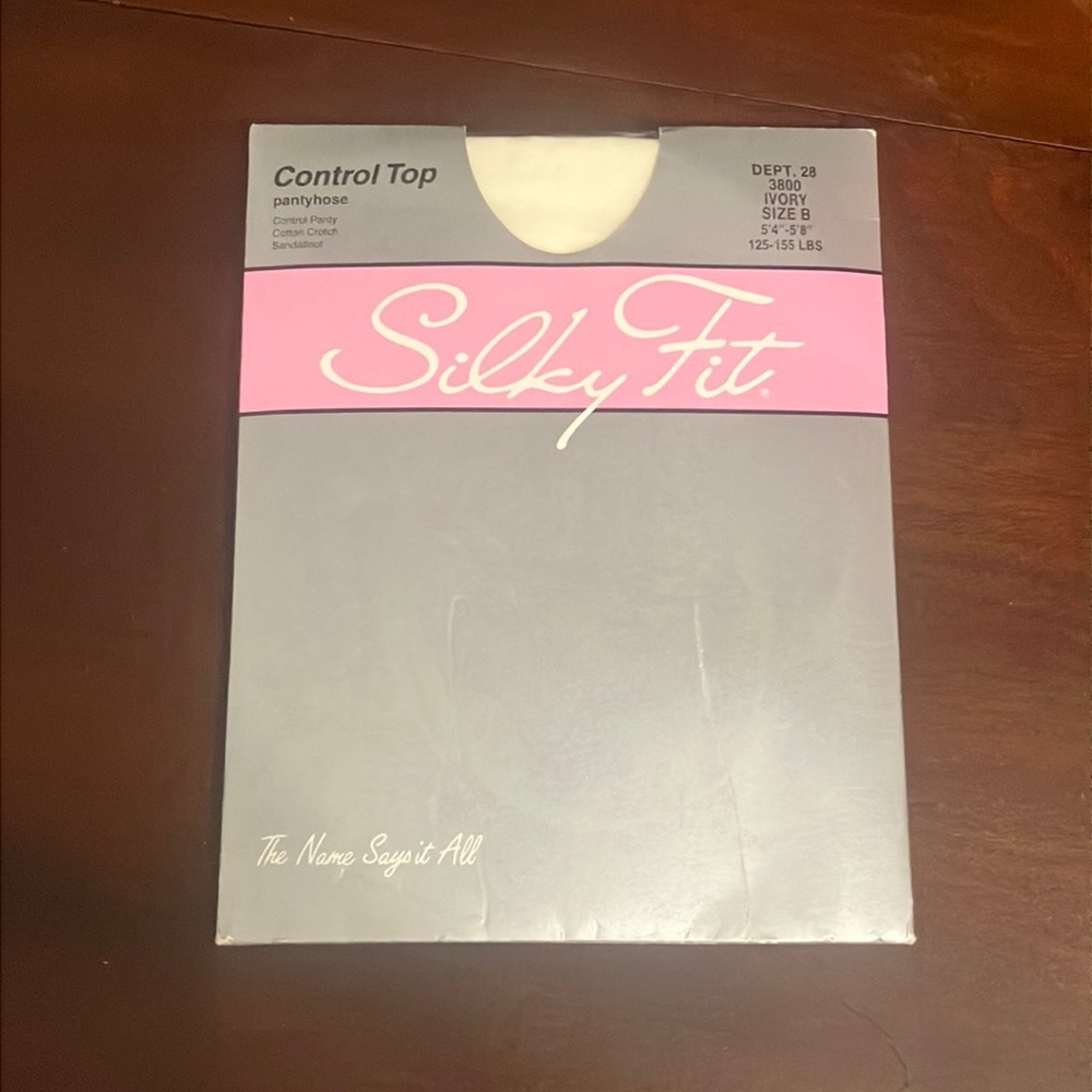 Vintage Dept. 28 Silky Fit Control Top Ivory Pantyhose Style 3800 Size B 80s
